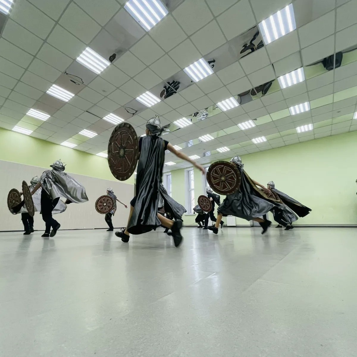 Детально отрабатывается каждая сцена и каждый танец спектакля 'Князь Владимир: самарская страница". Все должно быть на высоте!💯💯💯