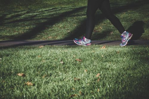 Healthonics's tweet image. Are you at risk of suffering from #Diabetes? If yes, then don&apos;t worry! A simple exercise of taking a regular #walk can help. Regular walking helps lose excess #bodyfat (a risk factor)  &amp;amp; also in reducing insulin resistance. Thus; minimises the risk of suffering from Diabetes