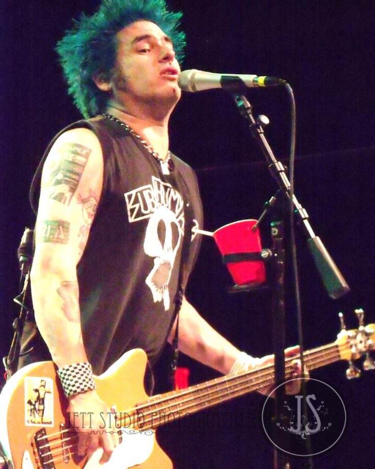 Happy birthday FAT MIKE!
(January 31, 1967)
NOFX - Linoleum 