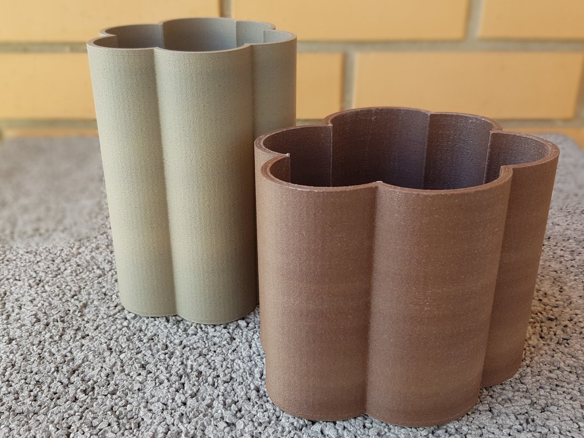 Estou muito entusiasmado por partilhar a mais recente adição à minha loja #etsy: Wood Vase for flowers - Sustainable offer for plants. etsy.me/3GebQP1 #woodpots #ornamentplantpots #bonsaivase #retrolines #cutevase #vaseforsucculents #ecologicaloffer #woodvase #