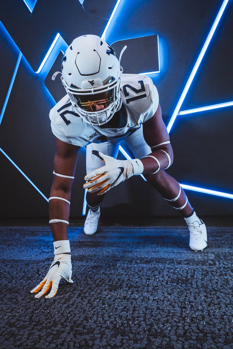 Mountaineers show me sum love!!!🔵🟡 #TrustTheClimb <a href="/CoachChadScott/">Chad Scott</a> <a href="/NealBrown_WVU/">Neal Brown</a> #notcommitted