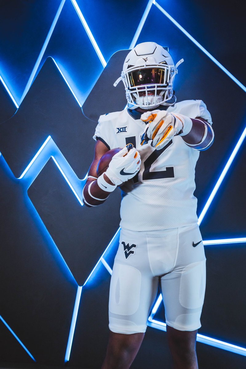Mill12k's tweet photo. Mountaineers show me sum love!!!🔵🟡 #TrustTheClimb @CoachChadScott @NealBrown_WVU #notcommitted https://t.co/7IfXDezJSr