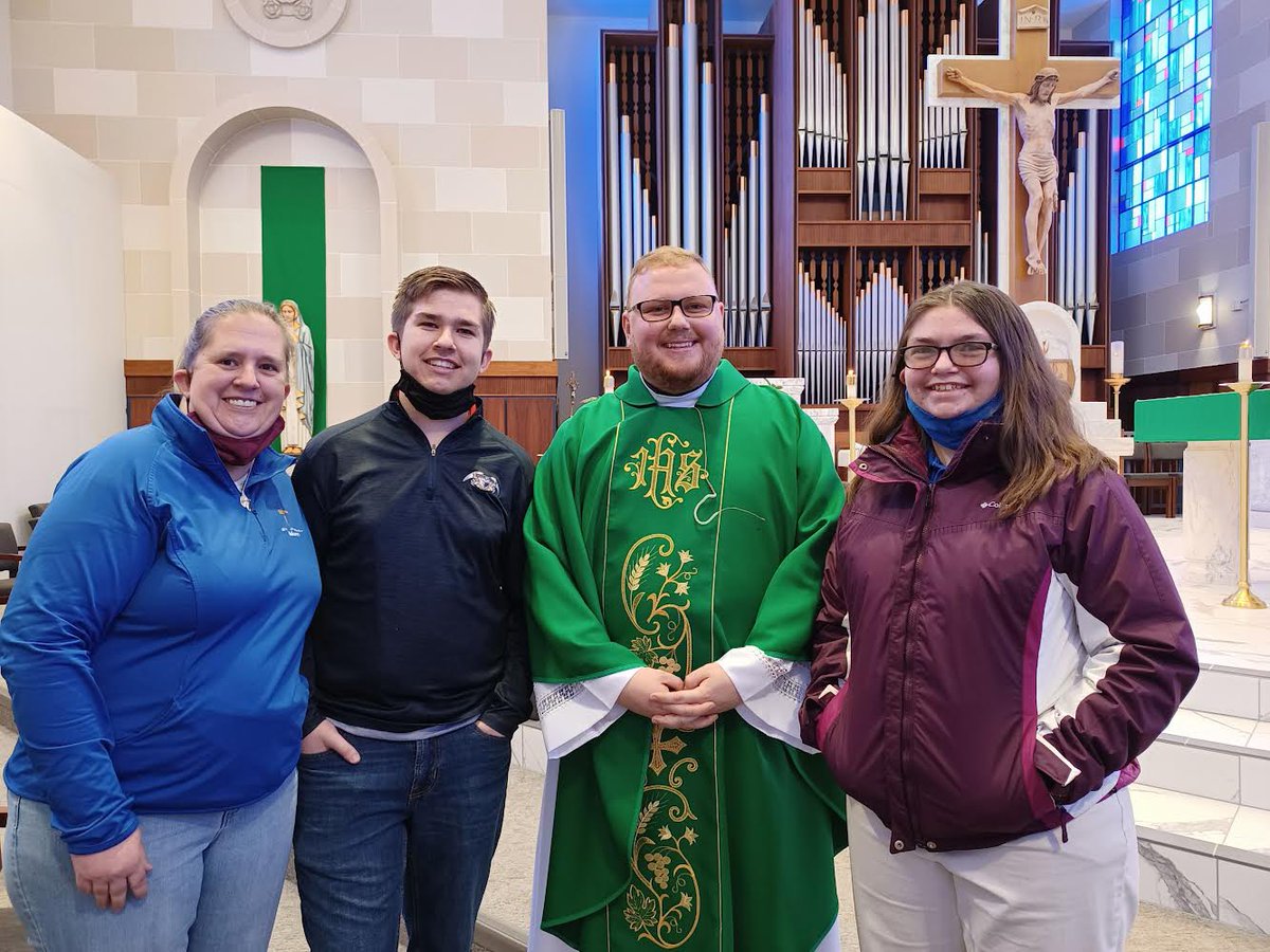 StMichaelHouse's tweet photo. Drew and his family with Fr. Kosk for some bonus points! #picswithmypastor https://t.co/O694SXw6KC