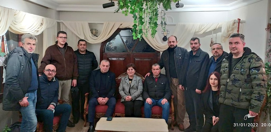 Sn. <a href="/mkulunk/">Metin KÜLÜNK</a> Beyefendi ile yaptığımız görüşmede, çözüm önerilerimizi içeren dosyamızı kendilerine sunarak, 
Devletimiz'in bu hak mağduriyetimizi çözüme kavuşturacağına olan inancımızı kendilerine ilettik.
Sn. Metin KÜLÜNK Bey'e desteklerinden dolayı teşekkür ederiz.
<a href="/Eytadernegi/">EYTADER #EmekleriYasalaraTakılanlar Derneği</a>