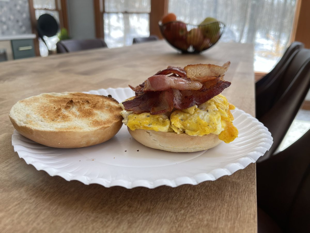 Apex_8Bit's tweet photo. @Sarah_Katilyn kitchen finally back together. Now we egg. https://t.co/vKq9Sq9JVs