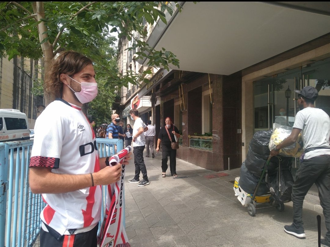 ⚽ Se acerca el partido para las eliminatorias del Mundial y la Selección Colombiana está en Córdoba desde el sábado. Nos acercamos al Hotel donde se concentran los jugadores.

📲 Mirá la nota completa en el canal de youtube del <a href="/LagartoShowOk/">El Show del Lagarto</a>