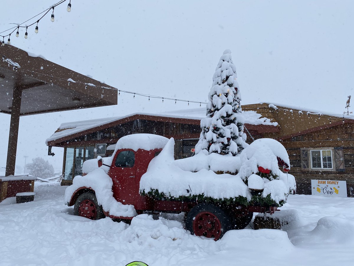 McKennaHarford's tweet photo. #journalismjob alert!!! Sky-Hi is looking for a reporter. Live in the beautiful Rocky Mountains and cover anything and everything. Housing potentially available!! DM me if you have questions! https://t.co/uZeg9dkPg3 https://t.co/q6j7WNuJfW