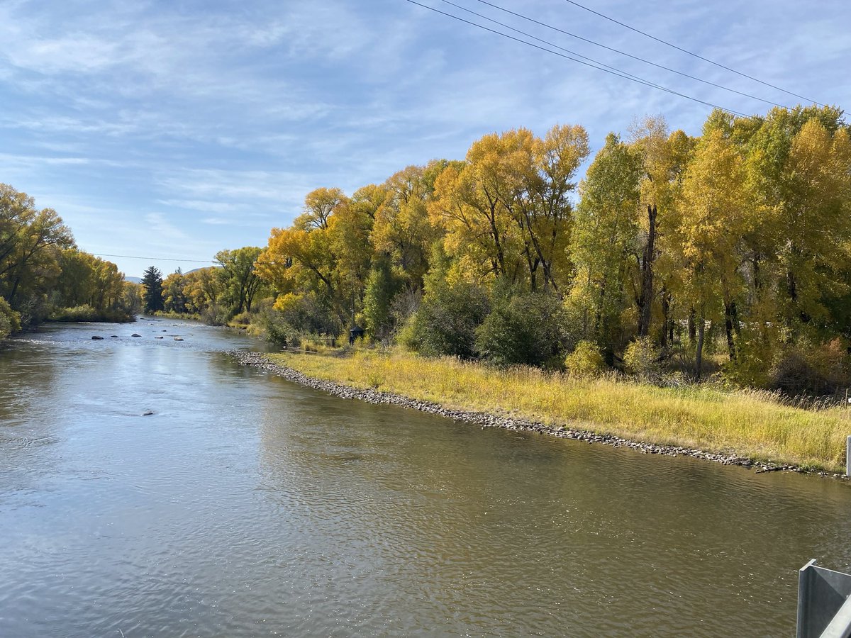 McKennaHarford's tweet photo. #journalismjob alert!!! Sky-Hi is looking for a reporter. Live in the beautiful Rocky Mountains and cover anything and everything. Housing potentially available!! DM me if you have questions! https://t.co/uZeg9dkPg3 https://t.co/q6j7WNuJfW