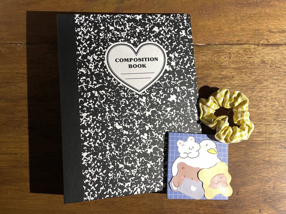 kaiswashami's tweet photo. thank u ria for my new compo binder 🦋 !! cant wait to use this for school notes 😵‍💫 ty as well for the cute packaging #4Real™️ and for the freebies i can def use 😭😭😭 

💌 @MochiminsPH https://t.co/mTha0WqJ60