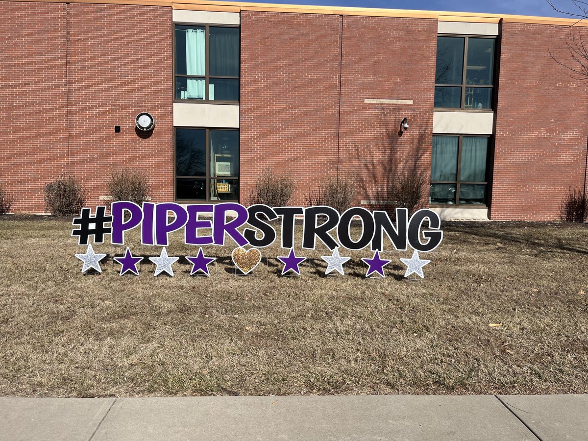 PiperDrDain's tweet photo. I love how the Piper Community supports our Piper School District Staff! Times are hard right with all of the ramifications and ongoing struggles related to COVID. Thank you ⁦@CodyBusick⁩ for spearheading these community efforts! #piperproud #piperstrong #wearepiper 💜🏴‍☠️💜 https://t.co/Jeo0SZHMGU