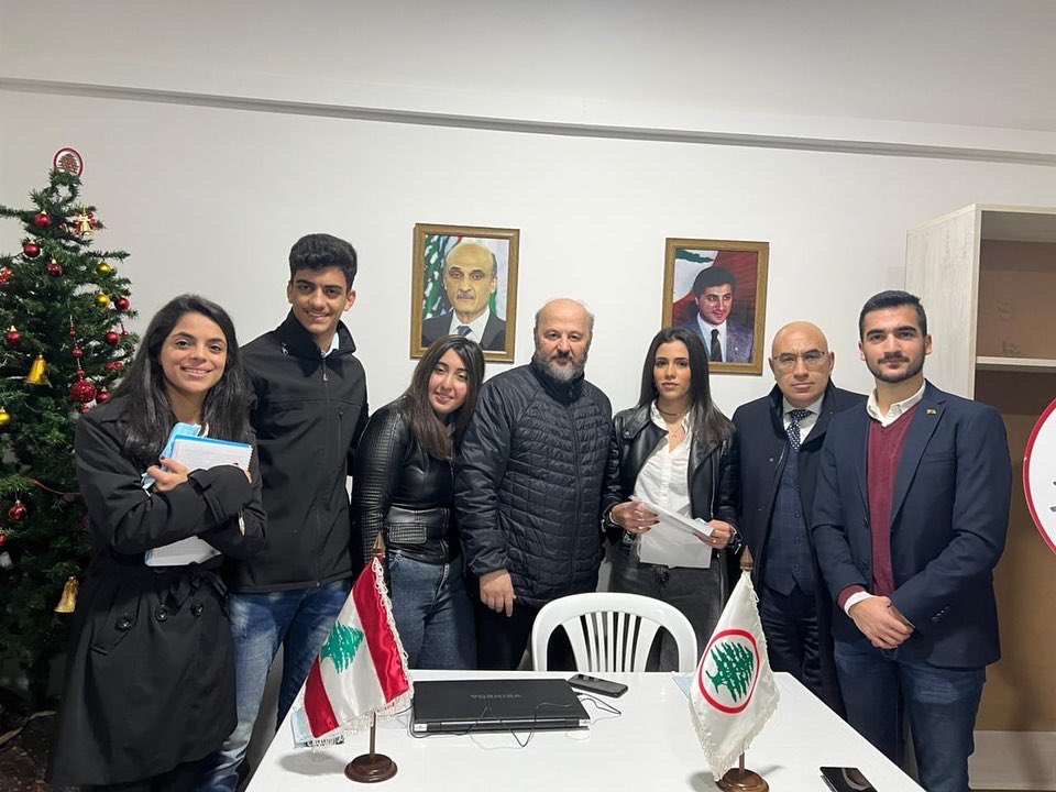 ForcesSchool's tweet photo. التقى مكتب منطقة المتن الأعلى في قطاع  المتن في دائرة المدارس إجتماعاً بحضور المرشح عن المقعد الكاثوليكي في دائرة المتن ملحم الرياشي، رئيس جهاز الإعلام والتواصل في حزب القوّات اللُّبنانيِّة الإستاذ شارل جبور وطلاب مدارس المتن الأعلى، بتاريخ ٢٩-١-٢٠٢٢ ، https://t.co/ML8puRaVqW