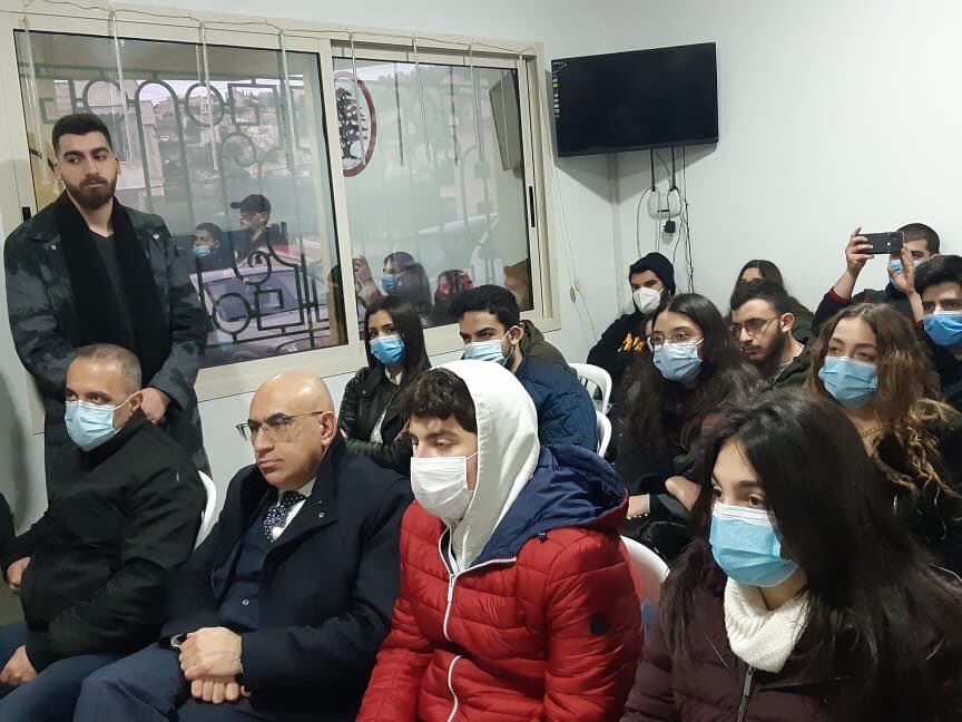 ForcesSchool's tweet photo. التقى مكتب منطقة المتن الأعلى في قطاع  المتن في دائرة المدارس إجتماعاً بحضور المرشح عن المقعد الكاثوليكي في دائرة المتن ملحم الرياشي، رئيس جهاز الإعلام والتواصل في حزب القوّات اللُّبنانيِّة الإستاذ شارل جبور وطلاب مدارس المتن الأعلى، بتاريخ ٢٩-١-٢٠٢٢ ، https://t.co/ML8puRaVqW