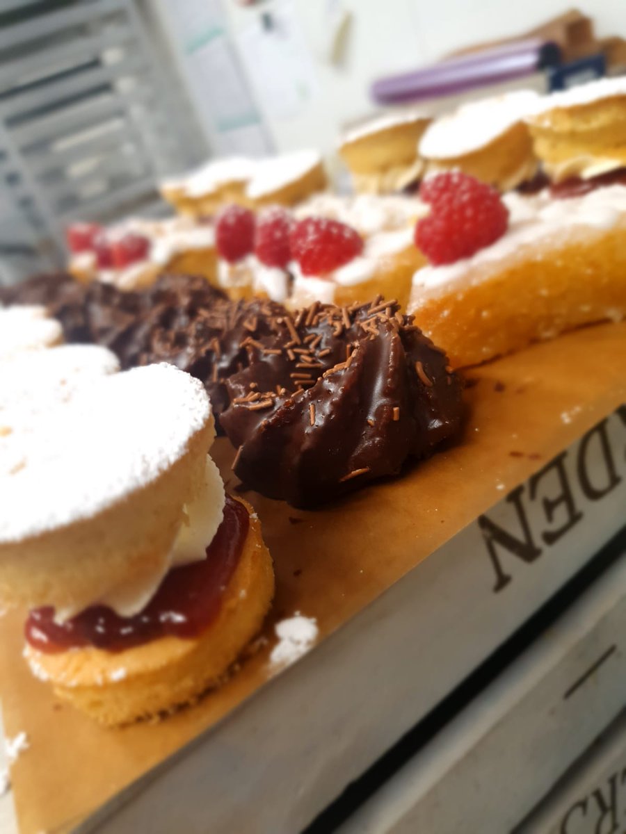 PangCollFood's tweet photo. It may have been grey the weekend but these little treats hopefully brightened up a parents day whilst watching the games #matchteas #TeamPangbourne @HolroydHowe @NSkevington75 @GaryFox88 @PangbourneColl https://t.co/5xgC3gfjTG