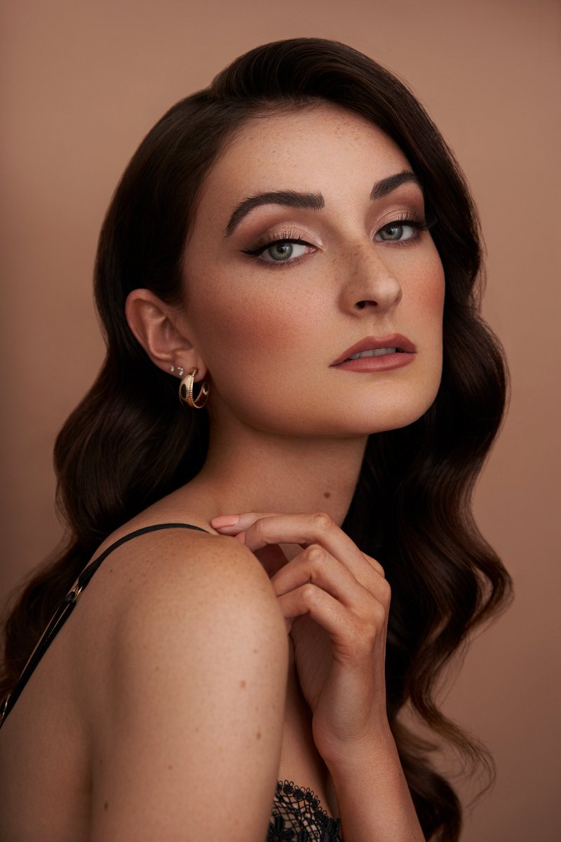 MadeleinVerdu's tweet photo. Photographer: Pixelsfairy
Model: Katelyn Smith
Hair and Makeup: Nichole Lee
Retoucher: Madelein Verdú

#retoucher #retouching #photography #photoshop #elegant #freckles #highendretouch https://t.co/7QtHbVq8q5