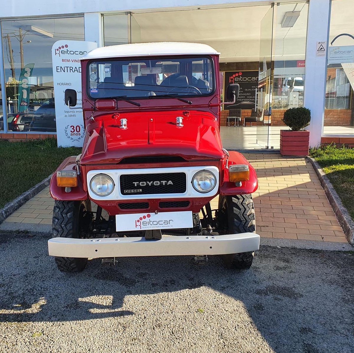 heitocar's tweet photo. Nova entrada 😍
Este Clássico 
Toyota Land Cruiser BJ 40 
de 1982
3000 cm3
Homologado para 7 pessoas
Todo restaurado
#toyota #toyotabj40 #toyotabj 
#classicos #landcruiser #toyotalandcruiser
#jipe 
#heitocar #agueda #aveiro #veiculos #oficina
#multimarcas #euroreparcarservice https://t.co/0uZgmuyrCw