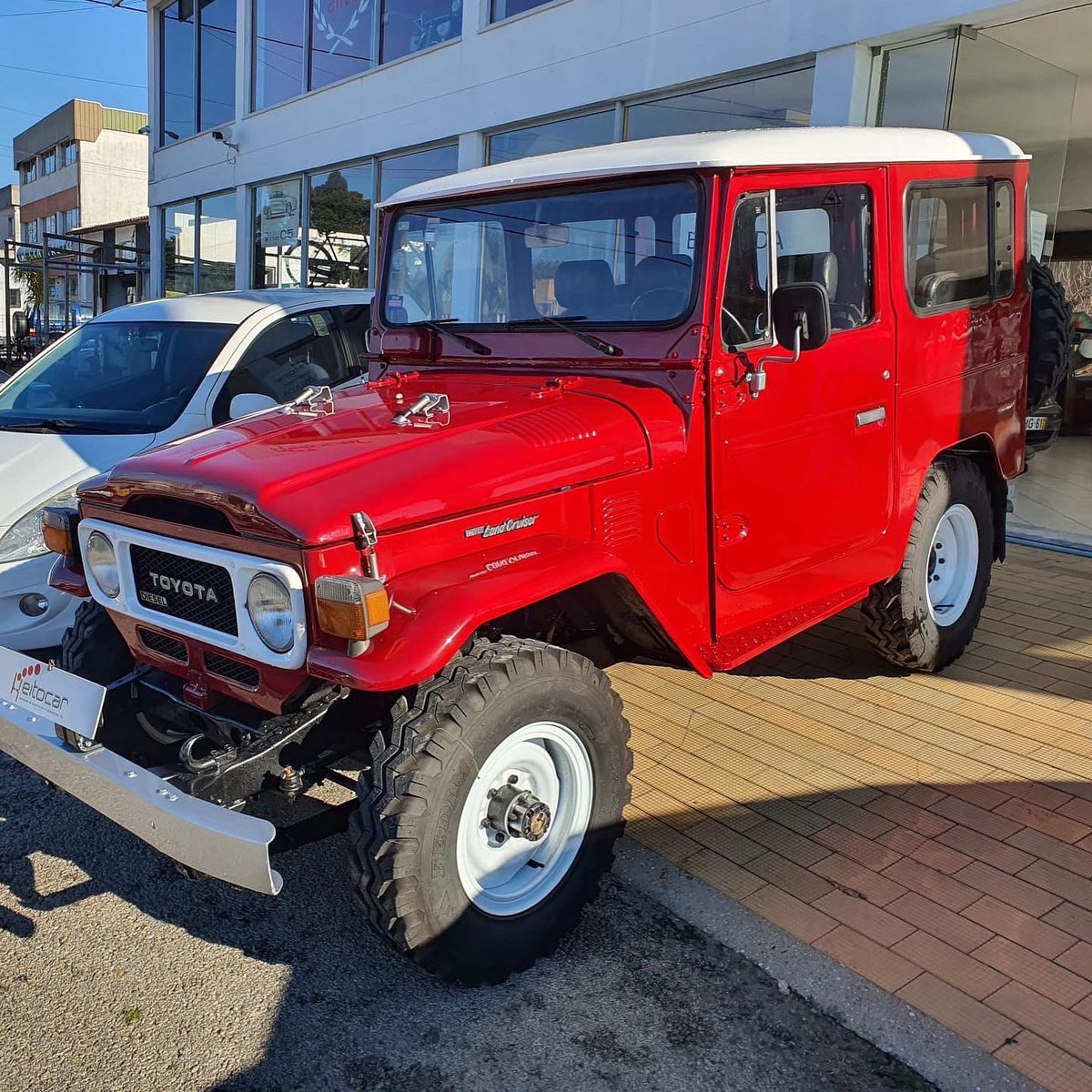 heitocar's tweet photo. Nova entrada 😍
Este Clássico 
Toyota Land Cruiser BJ 40 
de 1982
3000 cm3
Homologado para 7 pessoas
Todo restaurado
#toyota #toyotabj40 #toyotabj 
#classicos #landcruiser #toyotalandcruiser
#jipe 
#heitocar #agueda #aveiro #veiculos #oficina
#multimarcas #euroreparcarservice https://t.co/0uZgmuyrCw