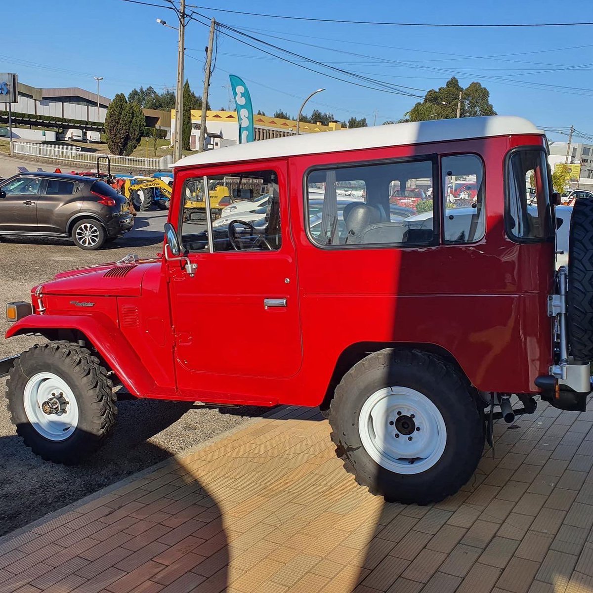 heitocar's tweet photo. Nova entrada 😍
Este Clássico 
Toyota Land Cruiser BJ 40 
de 1982
3000 cm3
Homologado para 7 pessoas
Todo restaurado
#toyota #toyotabj40 #toyotabj 
#classicos #landcruiser #toyotalandcruiser
#jipe 
#heitocar #agueda #aveiro #veiculos #oficina
#multimarcas #euroreparcarservice https://t.co/0uZgmuyrCw