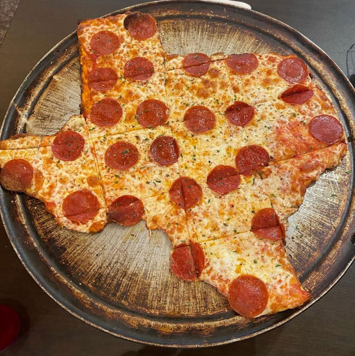 texasgov's tweet image. It’s National Pizza Day! 🍕🍕🍕
Texans, celebrate accordingly. 
📷 @cwruan