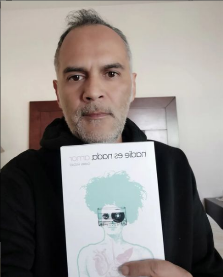 gabovazquezg's tweet photo. #autopromociondescarada:

Me quedan 15 ejemplares de #nadieesnadaamor
Se van dedicados a cualquier parte de #mexico vía #sepomex y en la #cdmx haré entregas la próxima semana. Quién dijo yo?
.
#selfieconunlibro #elautor #shamelessselfie #librosmexico #librosmexicanos #libroscdmx https://t.co/ocSNaElUne