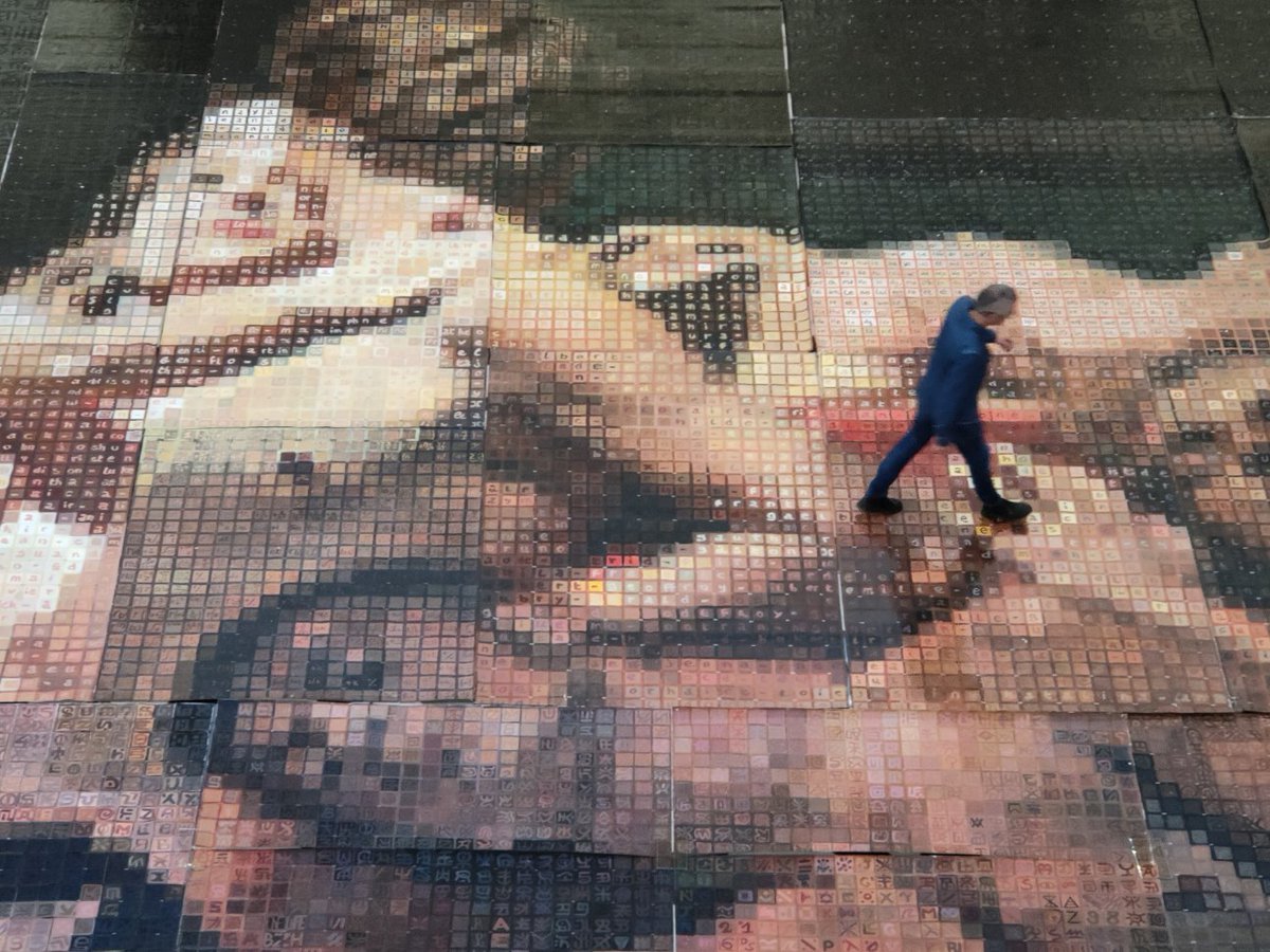 CedVernay's tweet photo. Après plus de 2 ans de travail, j'ai enfin pu présenter mon installation monumentale dans son intégralité (360 m2). Possibilité de pré -commander vos PixCed sur https://t.co/7dxnmjkbOI. Très fier du résultat. Merci à la CCI de Aix-Marseille-Provence. #pointsderepere #cciamp https://t.co/3p06rjmLQu