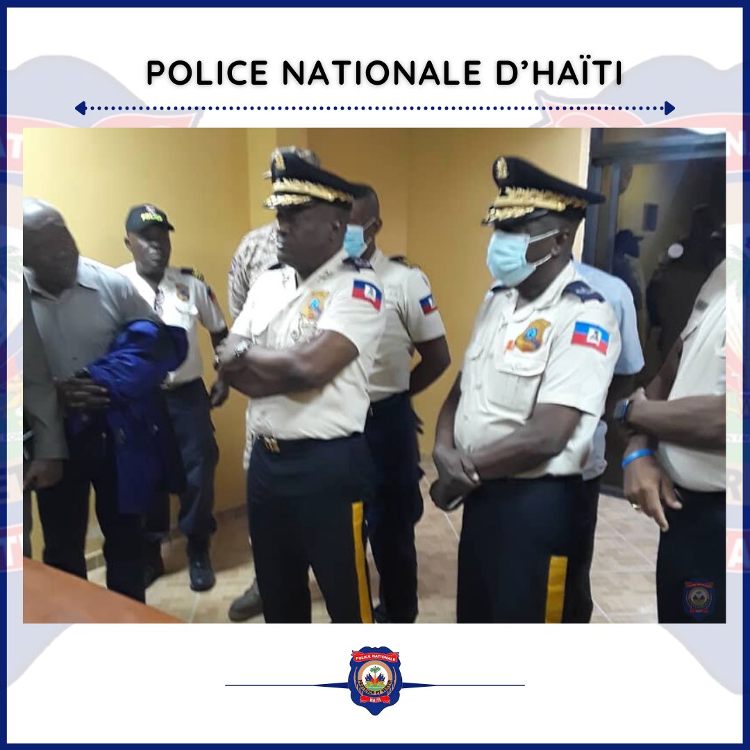 pnh_officiel's tweet photo. 🔵 Le DG de la PNH, Frantz Elbé en visite de solidarité ce lundi 31 janvier aux sous-commissariats de Bon-Repos et de Cesselesse quelques heures après l’attaque d’un groupe d’individus lourdement armés qui ont tiré en direction des agents qui étaient en service (1/2) https://t.co/yYfw5gs7UW