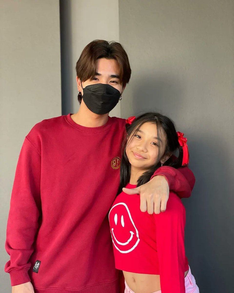 SaintPerthMW's tweet photo. 🖤♪–Perth Tanapon–♪🐯
IG || 31/01/22

🐯 Feliz año nuevo chino 🧧 2022 🏮

😘🐯 Tan lindo nuestro tigre con su familia 🎉😍

#KDPPE #PerthTanapon #perthppe https://t.co/hEEKgjcDDJ