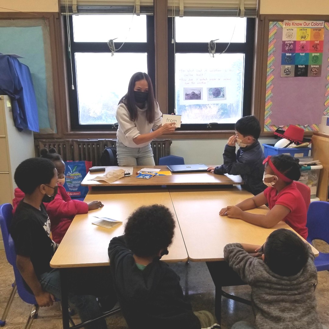 OUSDNews's tweet photo. Literacy in OUSD includes a cadre of reading tutors. Thank you to Bella Vista Elementary's Chau Nguyen, our families, and many partners who provide amazing tutoring support to students. #RootedinReading #iamOUSD https://t.co/cQfg2RFRWE
