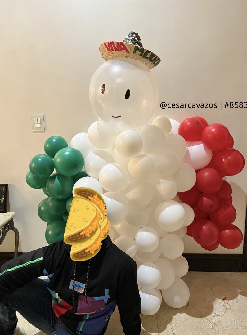 cesarcNFT's tweet photo. Hello guys ! I wanted to try something new, so I decided to try a ballon sculpture of Invisible One! This time making it mexican as Im very excited to be part of the project and represent! Spent whole Sunday on this one :) video on thread! @cmttat @Imaginary_Ones @heygentlewhale https://t.co/2gkBNUbCvq