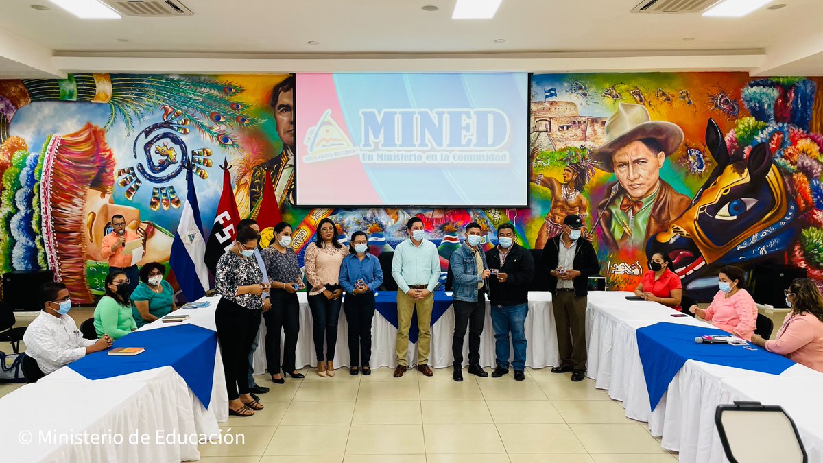 minednicaragua's tweet photo. 53 Docentes de Educación Inicial, Especial, Primaria, Secundaria, Educación a Distancia en el Campo y Educación Adultos, que protagonizan las Teleclases, recibieron reconocimiento por su esfuerzo y dedicación en el desarrollo de aprendizajes por medio de la Televisión Educativa. https://t.co/G7okvBH6Zq