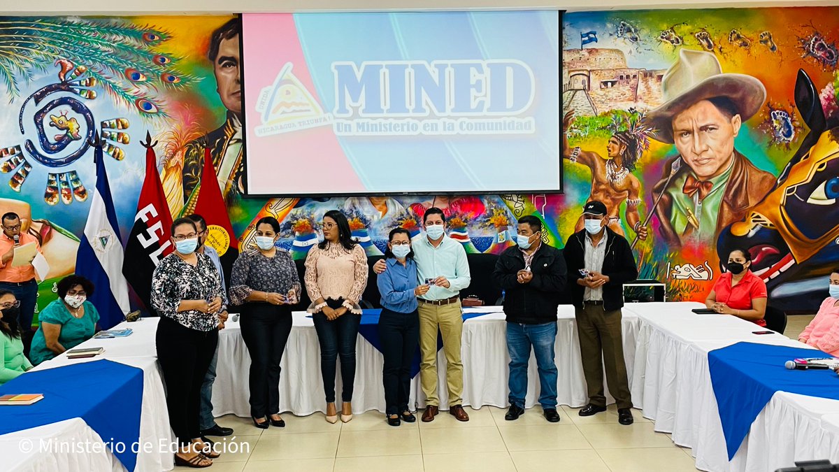 minednicaragua's tweet photo. 53 Docentes de Educación Inicial, Especial, Primaria, Secundaria, Educación a Distancia en el Campo y Educación Adultos, que protagonizan las Teleclases, recibieron reconocimiento por su esfuerzo y dedicación en el desarrollo de aprendizajes por medio de la Televisión Educativa. https://t.co/G7okvBH6Zq