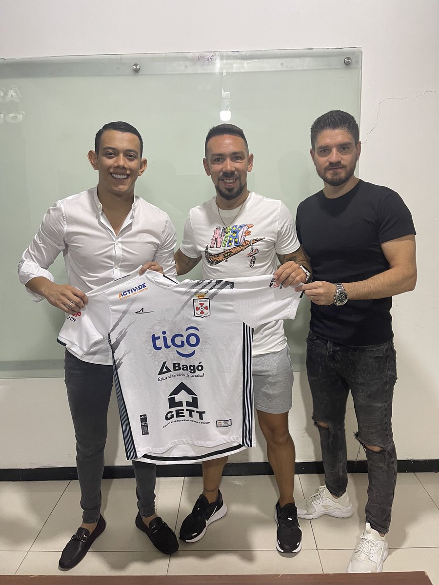 damilizio's tweet photo. Muy feliz y agradecido con Dios por iniciar esta nueva etapa en mi carrera deportiva, con las mismas ganas e ilusión de cuando comenzó todo ⚽️🙌🏻🦁🦁 https://t.co/Hd5PPioGr4