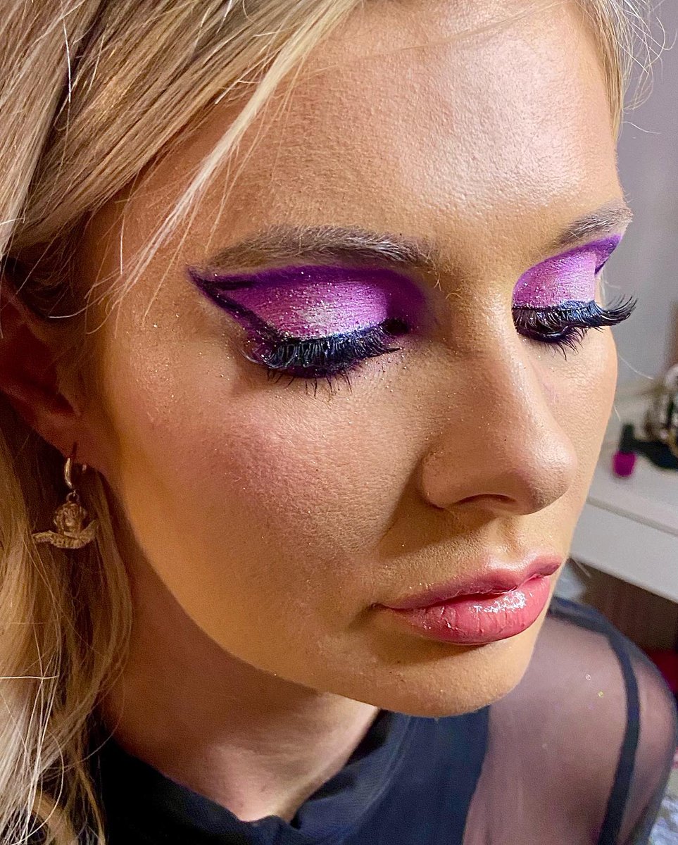 makeupbyvikie's tweet photo. Thought I would share on here a few if the most recent looks that I’ve done! I still have slots available this year for weddings, proms, parties, and special occasions 💋 If you’re looking for a makeup artist around South London/Surrey, please do get in touch via my website 💕💕 https://t.co/WCGdusZCCV