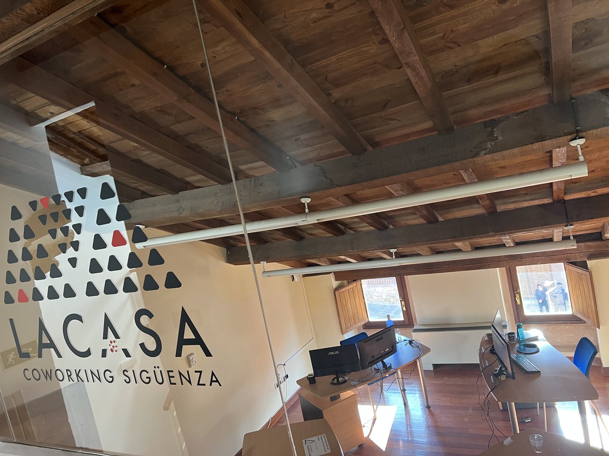 💻 #Sigüenza es una de las pequeñas localidades de la #RedNacionalDePueblosAcogedores para #Teletrabajo
📸 Si vienes a Sigüenza de visita, pero tienes que hacer, cuentas con un espacio donde conectarte, en La Casa Coworking, con acceso a banda ancha.
coworkingsiguenza.es
