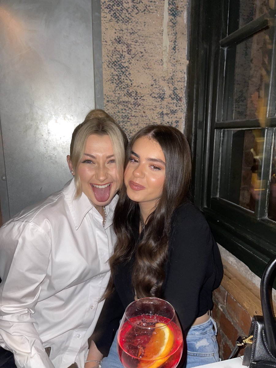 emilyxhogan's tweet photo. Me trying to get nice pictures🤝 https://t.co/nWxXaO8Pcx