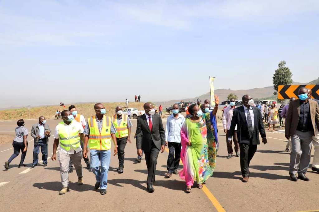 date_africa's tweet photo. 🇺🇬Uganda : The Minister for Karamoja affairs Hon.Maria Goretti Kitutu has commissioned the Phase II section Namunsi-Sironko-Muyembe-Kapchorwa Road(65km). The commissioned section is the 23km connection of Kaseremu and Kapchorwa.
#utdauganda #utdainfo https://t.co/kHti3h8EAU