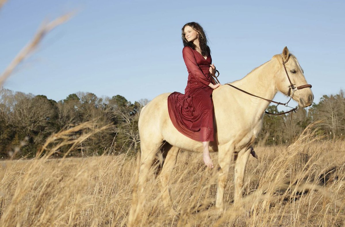 dreampicsisme's tweet photo. Senior portrait. Model: Gracie Hallman #horse #Alabama #NewBrockton #seniors #photography #portraitphotography https://t.co/pb7QyTtldi