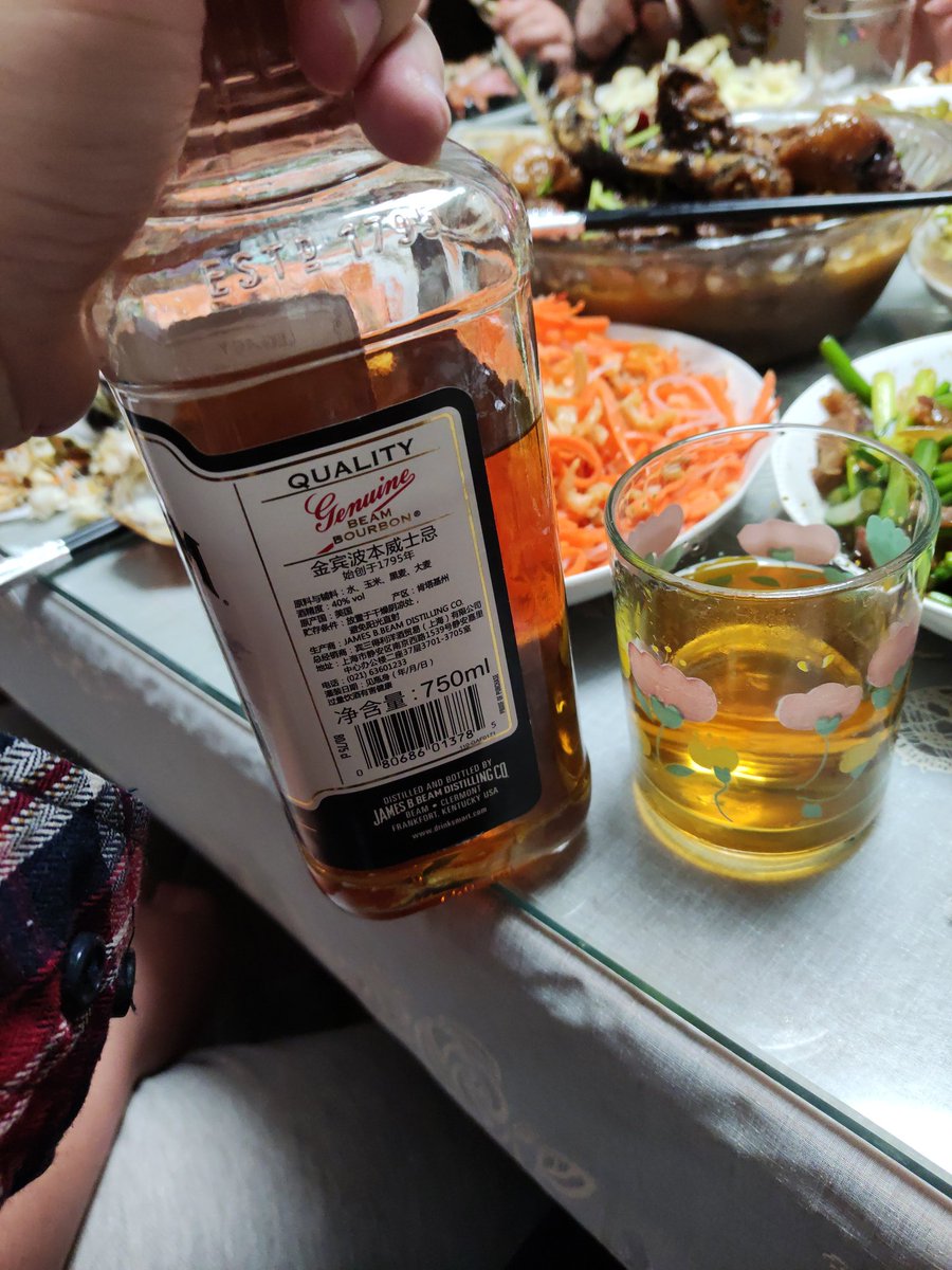 yinfb's tweet photo. 今年喝洋酒，喝到头晕，睡了5h起来，感觉能正常工作,比啤酒好多了（（（（ https://t.co/a87kL5M4kX