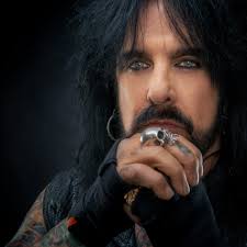 Kim42855703's tweet photo. @NikkiSixx I love your story and have the utmost respect for you and what you have done with your life. 🎸🔊🎶💙 https://t.co/cT6p5CXpt6