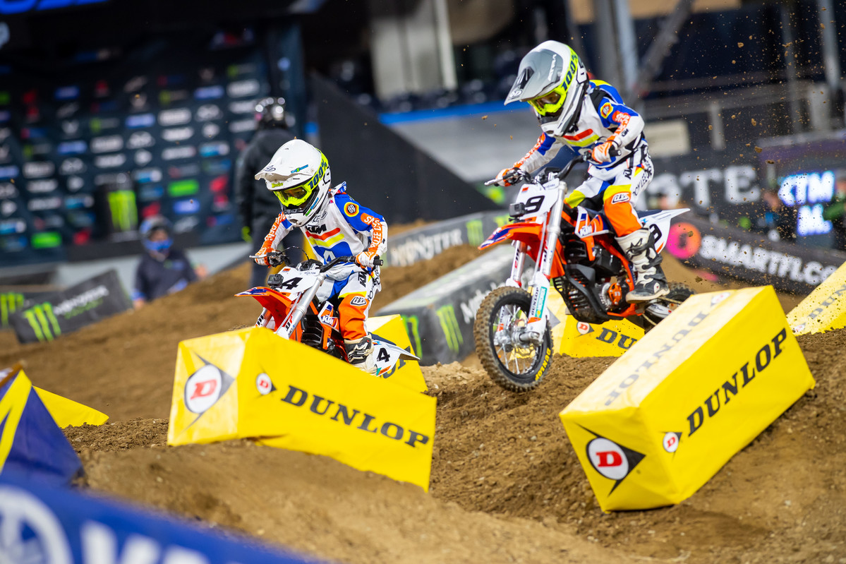 RideDunlop's tweet photo. The @ktmusa Junior Supercross program is always a highlight of the night!
Each SX-E 5 is complete with fresh Geomax MX53's.
#RideDunlop #SupercrossLIVE #KTM #ReadyToRace #KJSX #MX53 https://t.co/8vROwgucGa