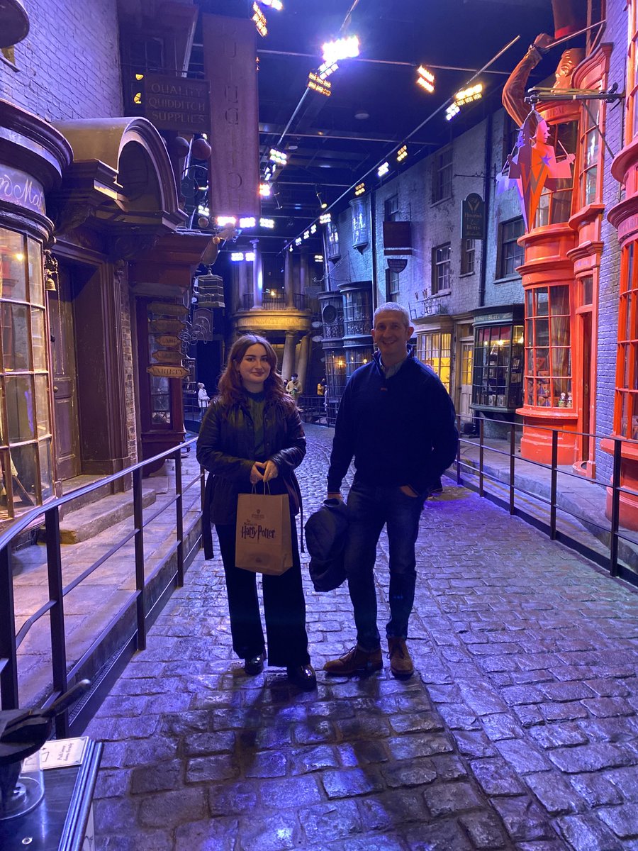 VickiMMB's tweet photo. The superfan ⁦@Georgia_Mae_Fox⁩ &amp; the converted 🧙‍♂️ in Diagon Alley 😁 https://t.co/dP6lElVNQo
