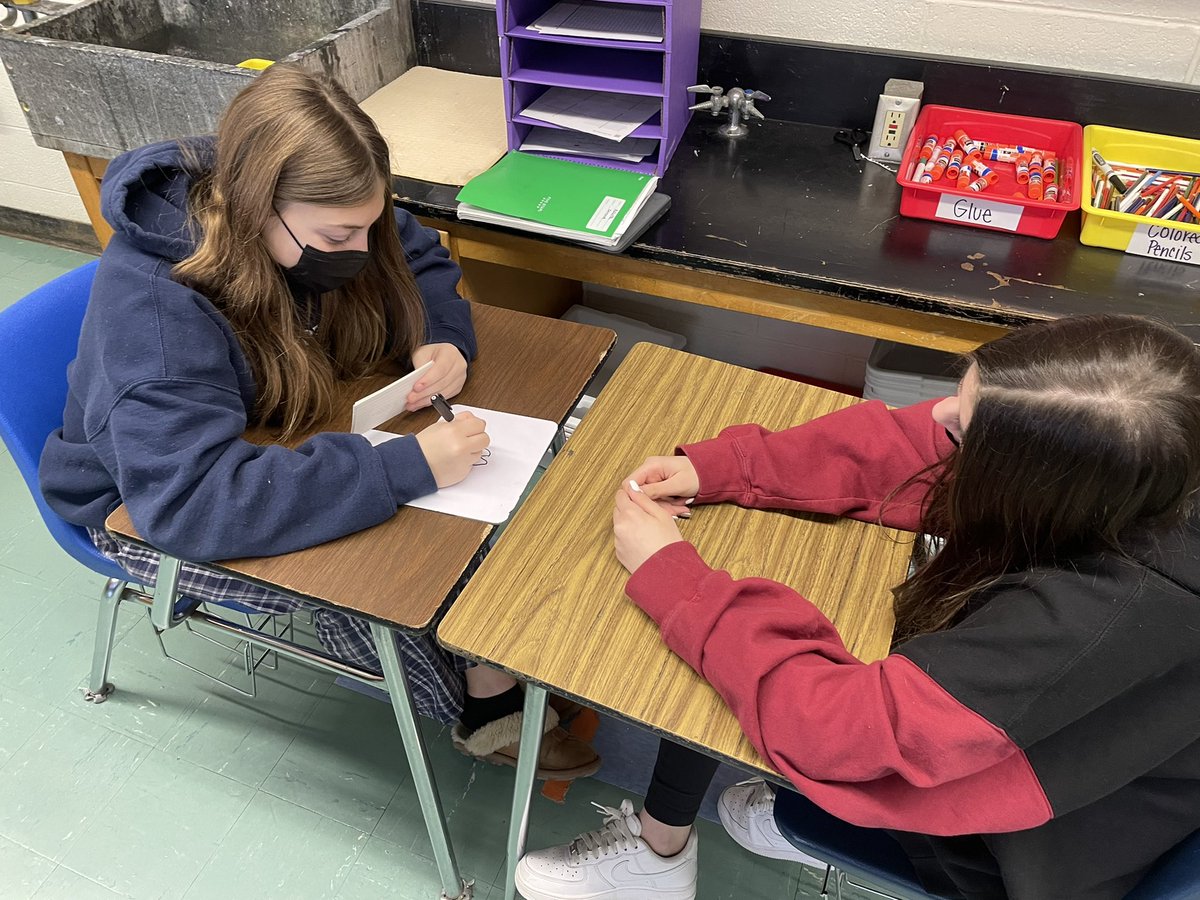 mrs_vindigni's tweet photo. A fun way to practice vocabulary! Vocabulary Pictionary allows students to demonstrate their understanding of a term by being able to depict the word using images. 🎨🖼 #makinglearningfun https://t.co/DBcyLvOhx1