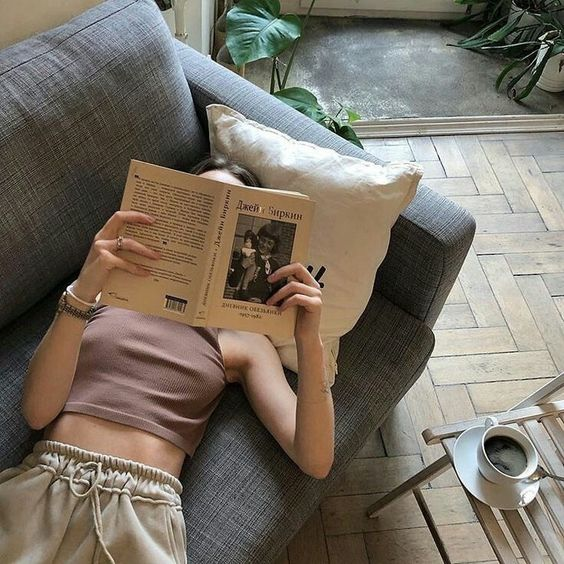 liIacdaisy's tweet photo. wake up, eat, study, drink coffee &amp; repeat https://t.co/FvhovlQU2s