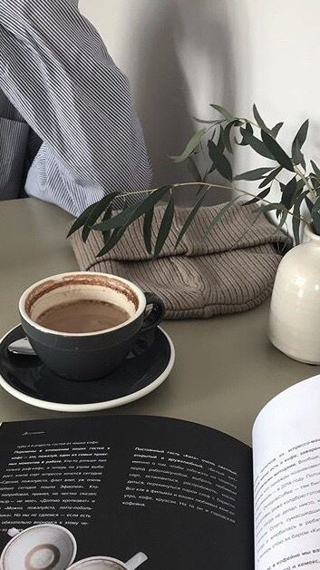 liIacdaisy's tweet photo. wake up, eat, study, drink coffee &amp; repeat https://t.co/FvhovlQU2s