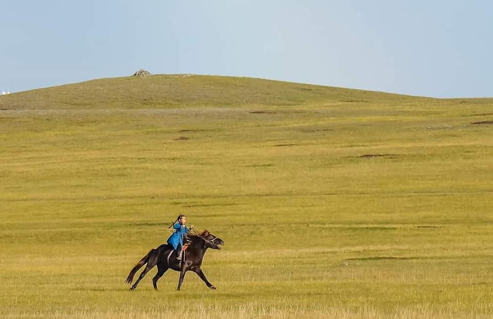 amayor's tweet photo. more pix of Little Amazon Angarag, age 5, horseback archer of Mongolia, photos byM. Zorigt, from Boldbaatar Mongolia https://t.co/C4fSLMedv2