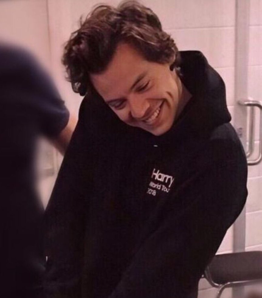 martina_cucchi's tweet photo. Buon ventottesimo compleanno ad un pezzettino del mio cuore! Buon compleanno a uno degli uomini più importanti della mia vita! Buon compleanno a quel ragazzo, ormai uomo, che c’è stato fin dal giorno zero #Happybirthdayharry https://t.co/6CrRua8tgr