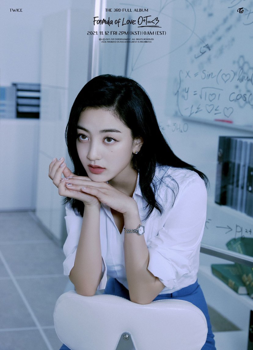 MoonlightEverg1's tweet photo. Happy birthday our shining leader, please continue to lead TWICE along their bright path with your heavenly vocals and killer stage presence!! ❤️❤️❤️

#지효와의_모든순간_마치_퍼스트타임
#Our_Light_JihyoDay 
#HappyJIHYOday https://t.co/Ig5EFjTHSa