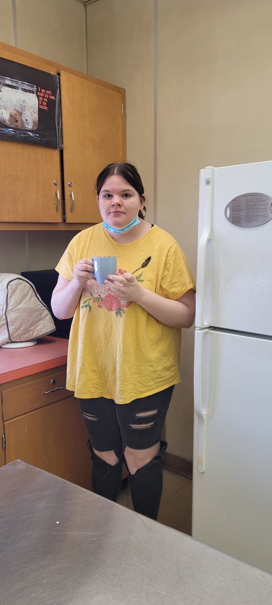 wrhsprincipals's tweet photo. In Baking class, students practiced their measuring skills in the hopes of making a delicious cake in a mug! #ScienceofBaking https://t.co/iKZ1eiBIxH