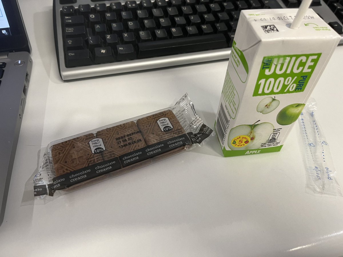 PhilJPeacock's tweet photo. When you’re flagging half way through a busy late shift and a nurse bring you a little picnic #teamED #teamPED #PEMrocks https://t.co/bv79ZfTI9e