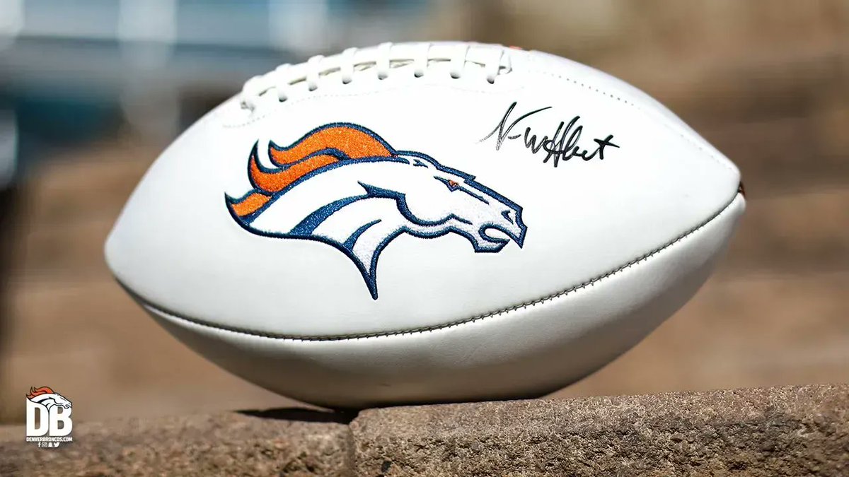 🚨 giveaway alert 🚨

For a chance to win this signed Coach Hackett football:

1️⃣ RT this post
2️⃣ Reply with proof that you've subscribed to our YouTube channel