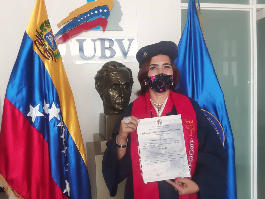 Vejeguerrillero's tweet photo. Acto de Grado del Eje Geopolítico Territorial Guerrillero Maisanta Barinas Portuguesa suma 29 nuevos  profesionales  al servicio  de la Patria de Bolívar, Zamora, Rodríguez y Chávez, un sueño que demuestra  el comprimiso de sus docentes  con el ideario de un mundo mejor y posible https://t.co/paK6Bg5DID